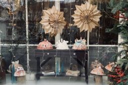 Vysokomýtský klub zve veřejnost na výstavu pod názvem Hliněné kopečky