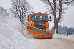 Letošní zima dává silničářům zabrat víc než v minulých letech