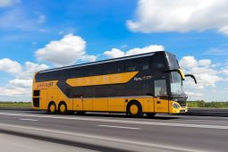 RegioJet bude jezdit do Brna moderními dvoupodlažními autobusy
