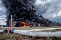 VIDEO: Rok od havárie vlaku s benzenem. Největší zásah v historii krajských hasičů