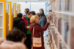 Besedy i dílničky. Knihovna na Povelu otevírá prostor pro sousedská setkání