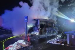 FOTO: Na Opavsku začal hořet autobus s cestujícími