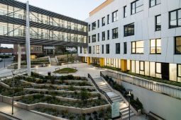 Rezignace ředitele po výpovědích lékařů. Vedení pelhřimovské nemocnice přebírá krizový manažer