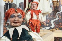 Svět loutek v Luhačovicích připomíná 100 let Hurvínka a historii loutkářství