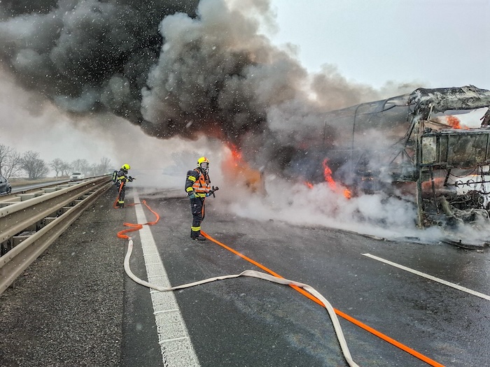 Hořící autobus 