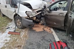 Čelní srážka u Uničova: tři zranění, na místo letěl vrtulník