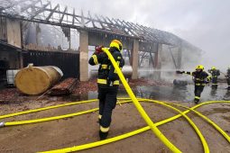 V Dolní Rovni vypukl požár v průmyslovém areálu