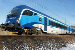 Vlak ČD bude nadále jezdit mezi Opavou a Prahou. Zůstává i RegioJet