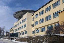 Porodní asistentky přímo domů. Novoměstská nemocnice spustila službu pro maminky po porodu