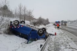 Zima znovu prověřila řidiče. Na silnicích v kraji přibylo nehod