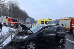 U Hodkovic nad Mohelkou se srazila dvě osobní auta, zraněná řidička skončila v nemocnici