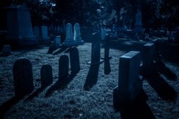 Prokleté hřbitovy Ameriky: Kdo bloudí po setmění mezi náhrobky?