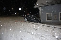 Minulý týden byl na silnicích klidnější, dvě nehody však skončily tragicky