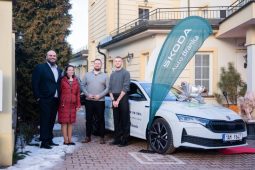 Hlavní dárky projektu JSME JEDNA RODINA mají své majitelky. Gratuloval hejtman i ministr