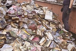 FOTO: Povodně zničily tisíce knih. Pobočka knihovny v Opavě se opět otevřela