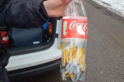 Nebezpečí pod nohama. Použité stříkačky do ulic nepatří