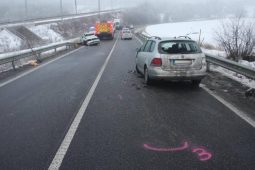 Tragická nehoda u Osové Bítýšky. Jeden z řidičů podlehl zraněním, policie hledá svědky