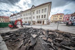 Už žádné spoléhání na restaurace. Jihlava zahájila stavbu veřejných toalet