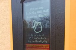 Na jednu jízdenku až do Jihomoravského kraje. Nové automaty zjednoduší cestování vlakem z Vysočiny