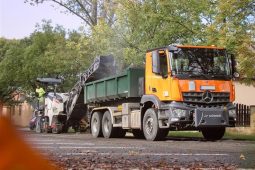 Opravy silnic a chodníků budou pokračovat, náklady jdou do milionů