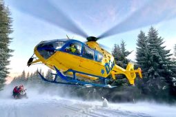 Nevěříme tomu, že nikdo nic neviděl. Svědky tragédie v Harrachově hledá i dcera zesnulé lyžařky