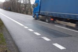 Silnice z Brodu do Skuhrova projde opravou. Řidiče čeká kyvadlový provoz