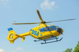 Dva popálení v Třineckých železárnách. Jeden letěl do nemocnice vrtulníkem