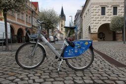 Zájem o sdílená kola dál roste, přibyly tisíce výpůjček