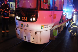 Žena v Plzni zemřela po střetu s tramvají, policie žádá svědky o pomoc!