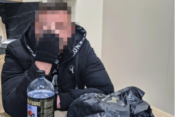 Chuť na Fernet skončila za pokladnou: Muž z hypermarketu odešel s policií