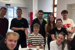 FOTO: Valentýnský odběr krve přilákal do opavské nemocnice stovky dárců, včetně studentů hotelové školy