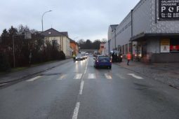 Hledají se svědci dopravní nehody. Zraněná dívka skončila v nemocnici