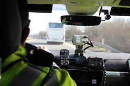 VIDEO: Speciální policejní autobus pomáhal odhalovat hříšníky za volanty