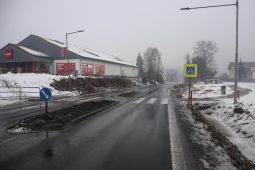 Kolize auta s desetiletou dívenkou na přechodu ve Cvikově. Policisté hledají svědky