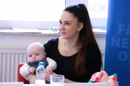 Ojedinělý porod: Mamince hrozilo krvácení  kvůli vzácné protilátce v její krvi. Lékaři FNO vše zvládli