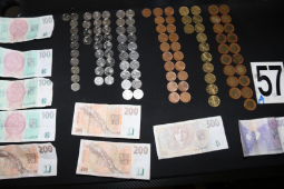 Dvojice se vydávala za dívku. Poté, co muži zaslali své intimní fotky, začali je vydírat