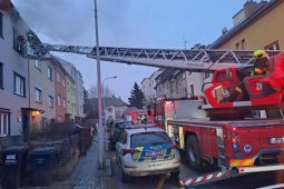 Tragický požár v Brně-Židenicích si vyžádal život obyvatele bytu