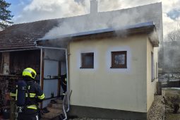 Muž v Lipině bojoval s požárem v kuchyni. Záchranu přinesl rychlý zásah hasičů