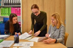 Cizincům na matrice pomáhají tlumočnice