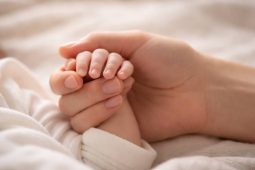 Nové technologie mají zpřesnit dohled nad novorozenci při bondingu