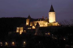 Nečekejte na léto. Hrady ve středních Čechách lákají už na jaře