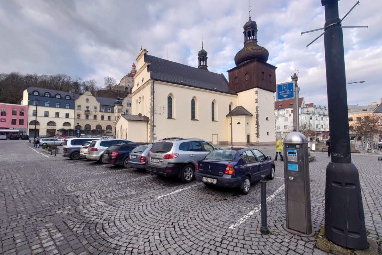 Parkování ve městě půjde od března zaplatit mobilem