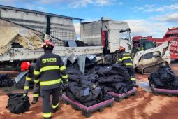 Dálnici D2 blokoval převrácený kamion za sjezdem na Břeclav