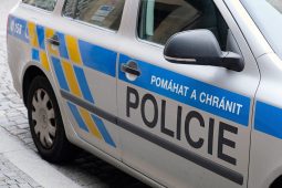Pomoc v pravý čas: Senior zkolaboval přímo před policejní budovou ve Zlíně