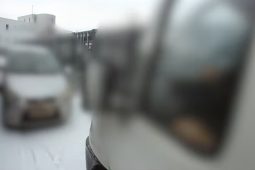 VIDEO: Povedená dvojice na sebe v bývalých řečkovických kasárnách upozornila hádkou