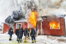 Přes 3,5 tisíce požárů v domácnostech, škody za více jak miliardu a 51 úmrtí. Především kvůli nedbalosti