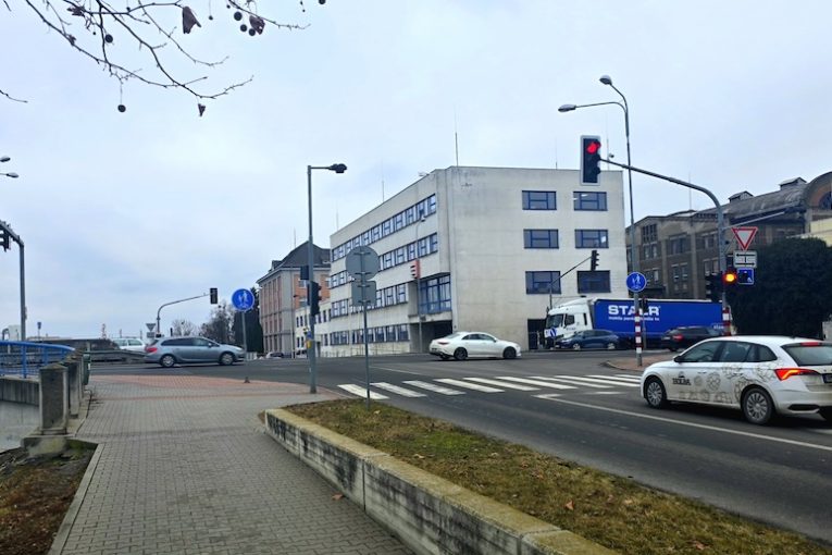 Semafory na křižovatce