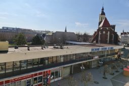 Právě začíná demolice Obchodního domu Slezanka