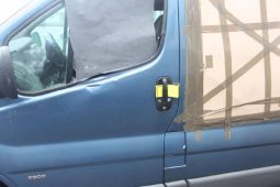 Série trestných činů v Jihlavě: Muž ukradl dodávku a značky, u sebe měl drogy i zbraně