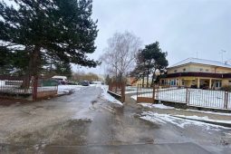 Řidiči pozor ve Veselí nad Moravou: změnily se přístupy k MŠ a ZŠ kvůli úpravám před Poliklinikou